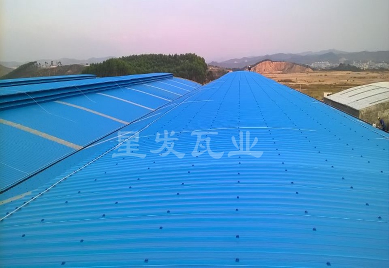 樹(shù)脂瓦和紅瓦哪個(gè)好