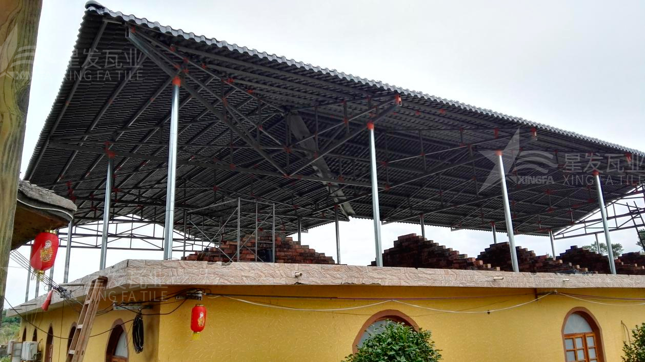 “鋼結(jié)構(gòu)+合成樹(shù)脂瓦”屋面建筑體系已被普遍應(yīng)用，促進(jìn)行業(yè)發(fā)展