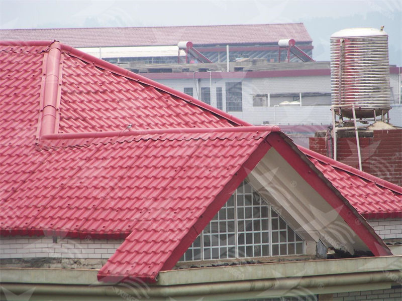樹脂瓦 VS 琉璃瓦：哪個更適合您的屋頂？